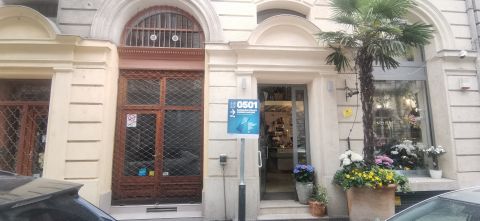 Eladó Üzlethelyiség 1054 Budapest 5. kerület 