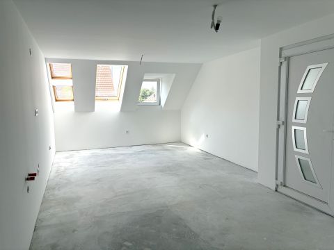 Eladó Lakás 2500 Esztergom 