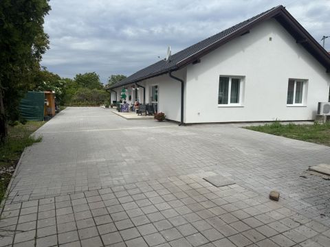 Eladó Lakás 2318 Szigetszentmárton , Kétgenerációs vagy üzleti célra is alkalmas ikerház Eladó!