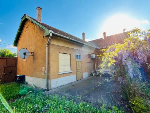 Eladó Ház 1215 Budapest 21. kerület , Azonnal birtokba vehető családi ház, frekventált helyen!