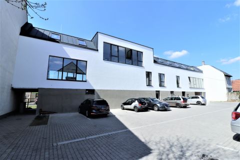 Kiadó Iroda 2040 Budaörs 
