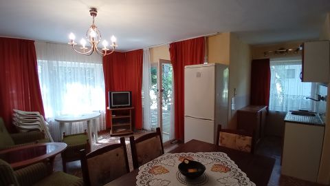 Eladó Ház 8600 Siófok Ikerház fél várja új Tulajdonosát, a Balatontól 200 méterre.