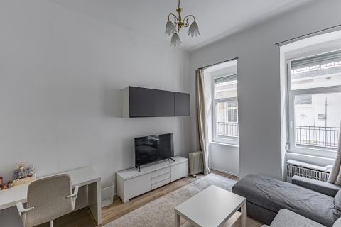 Kiadó Lakás 1078 Budapest 7. kerület Kiadó, emeleti 2 szobás lakás közel a Városligethez!