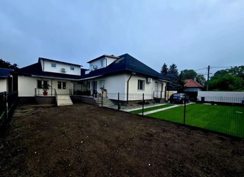 Eladó Lakás 2220 Vecsés , Vecsésen eladó egy teljesen felújitott földszinti 85m2 lakás