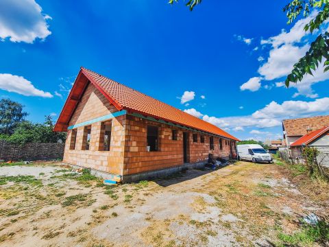Eladó Ház 2200 Monor , Monoron újépítésű otthonok magas műszaki tartalommal saját kertrésszel