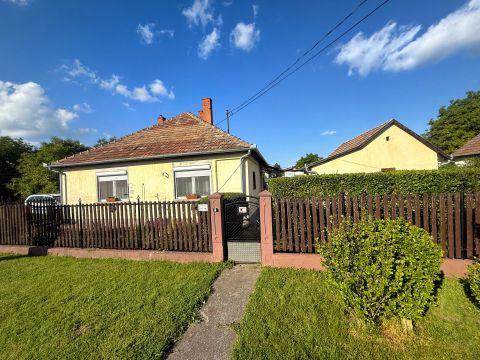 Eladó Ház 2433 Sárosd , Sárosdi horgász tó közelében