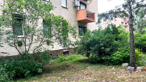 Eladó Lakás 6000 Kecskemét , Kecskemét egyedi hangulatú Szentistvánvárosi részén 52 m2 
