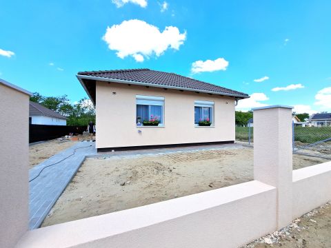 Eladó Ház 2211 Vasad , Modern otthon közel a természethez, jó közlekedéssel!