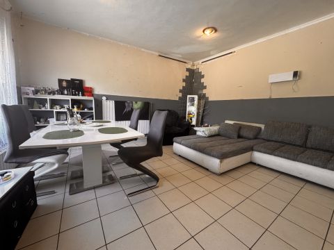 Eladó Ház 2252 Tóalmás saroktelki ingatlan, üzlethelyiségnek is kíváló