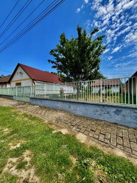 Eladó Ház 7090 Tamási Tamási központjában