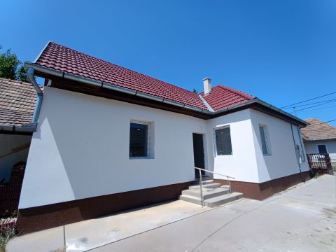 Eladó Ház 2764 Tápióbicske , Tápióbicske központjában 3 szobás ház eladó