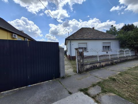 Eladó Ház 2251 Tápiószecső , Tágas családi otthon nagy telekkel