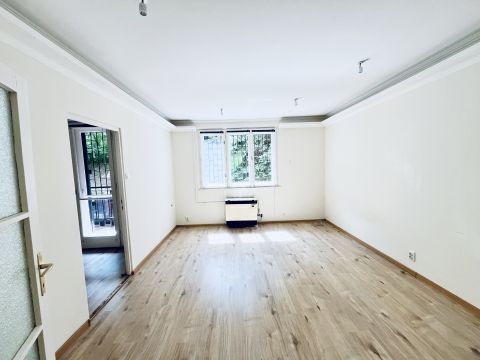 Eladó Lakás 1122 Budapest 12. kerület , Erkélyes, 2 szobás lakás a Kissvábhegyen Eladó