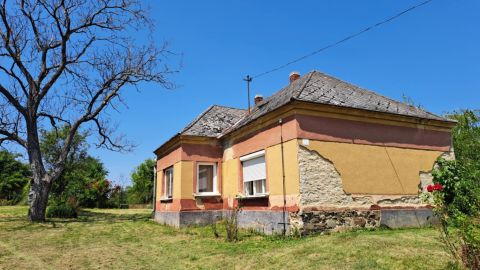 Eladó Ház 8357 Sümegcsehi , Falu központjában