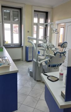 Kiadó Lakás 9400 Sopron , Széchenyi térnél, berendezett fogorvosi rendelő kiadó!