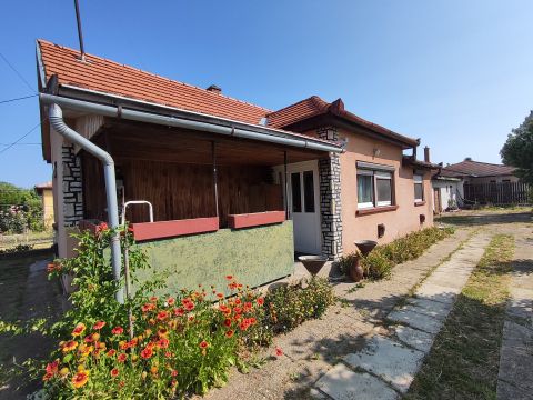 Eladó Ház 2484 Gárdony , a termálfürdő közelében