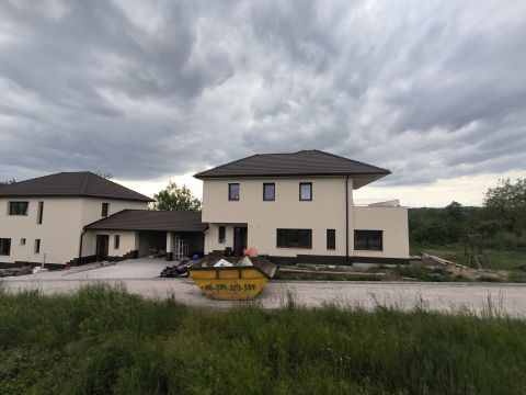 Eladó Ház 2119 Pécel , Pécelen, nappali + 4 hálós, panorámás KÖLTÖZHETŐ ikerház! 