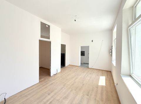 Eladó Lakás 1205 Budapest 20. kerület 62 nm-es, első emeleti, két szobás, erkélyes lakás