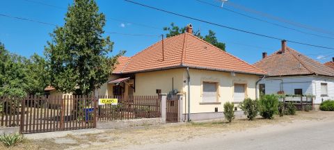 Eladó Ház 6050 Lajosmizse 