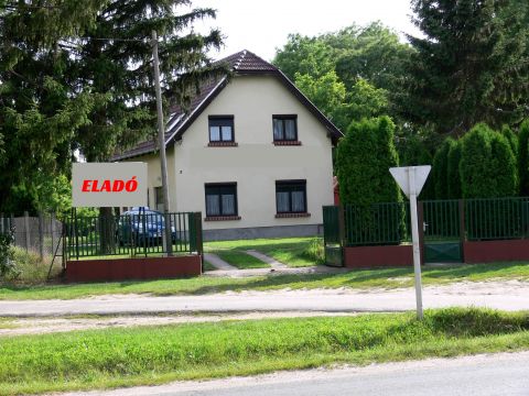 Eladó Ház 2764 Tápióbicske , Központban