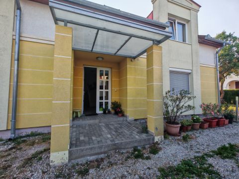 Eladó Lakás 8314 Vonyarcvashegy 