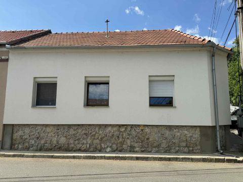 Eladó Ház 7627 Pécs , Belvároshoz közel családi ház eladó! 