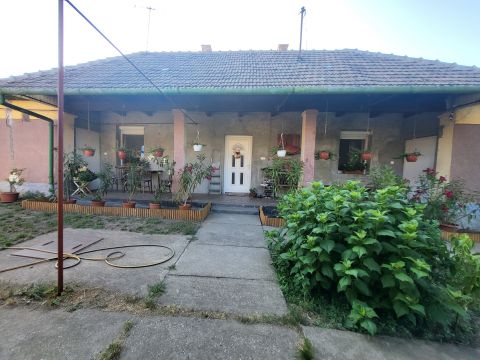 Eladó Ház 2769 Tápiószőlős 