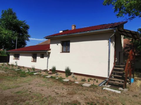 Eladó Ház 6044 Kecskemét , SZIGETELT, FELÚJÍTOTT, HITELEZHETŐ családi ház!