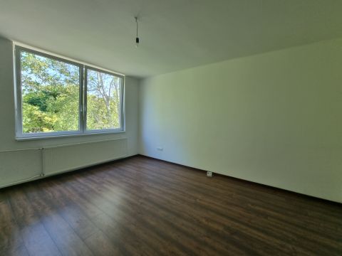 Eladó Lakás 5100 Jászberény , Szent István Körúti EGYMI közelében