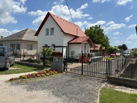 Eladó Ház 2465 Ráckeresztúr 