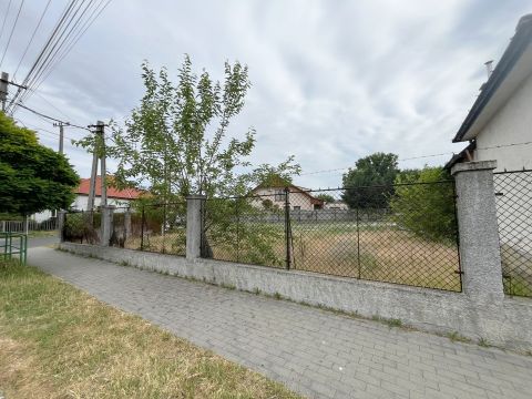 Eladó Telek 2120 Dunakeszi Dunakeszin, a Duna felől, összközműves, 816 nm-es telek!