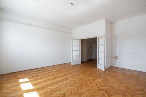 Eladó Lakás 1052 Budapest 5. kerület Felújítandó lakás páratlan városi panorámával a belvárosban
