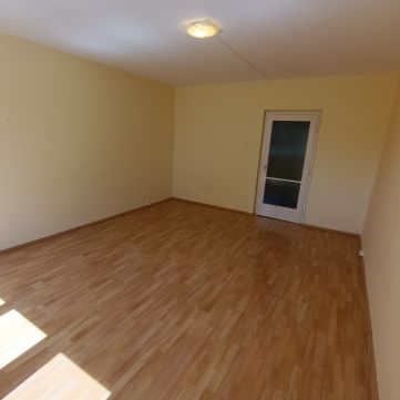 Kiadó Lakás 6000 Kecskemét Kecskemét Szimferopol téri 3 emeleti lakás kiadó