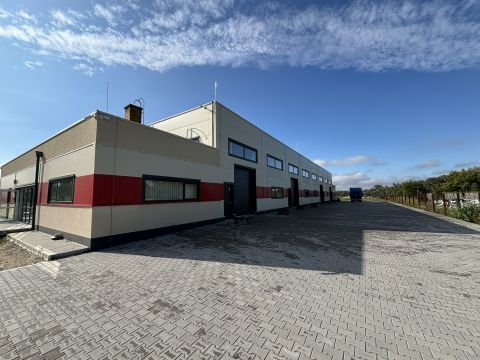 Eladó Ipari 2900 Komárom 