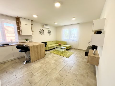 Kiadó Lakás 8200 Veszprém 