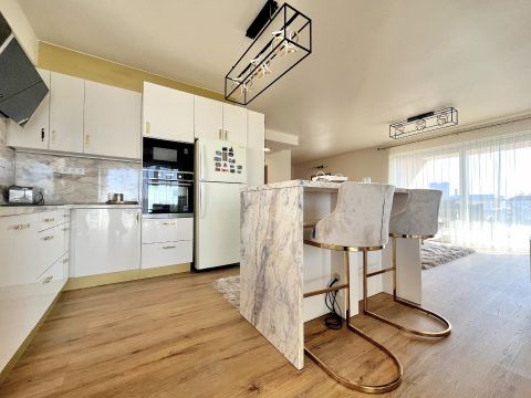 Eladó Lakás 1172 Budapest 17. kerület , Duplakomfort, 153m2+47m2 terasz, 6 szoba, 2 parkoló, 2tároló