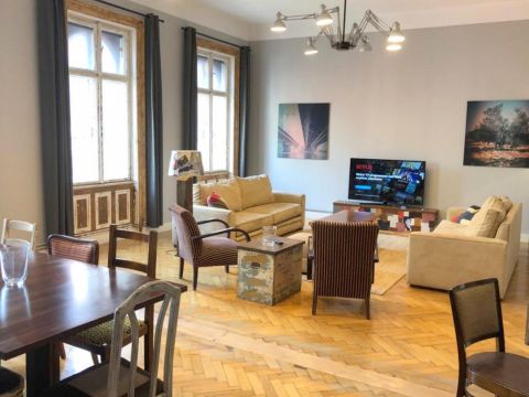Eladó Lakás 1061 Budapest 6. kerület , Belvárosi ingatlan az Andrássy út, Erzsébet tér és Opera köz