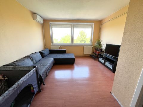 Eladó Lakás 2310 Szigetszentmiklós József Attila iskola közelében, 2 szobás panel klímával