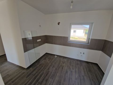 Eladó Ház 6050 Lajosmizse NAPPALI+3 SZOBÁS IKERHÁZ ELADÓ!
