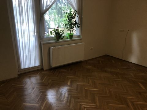 Kiadó Lakás 6000 Kecskemét , Belvárosi lakás kiadó garázzsal, tárolóval 