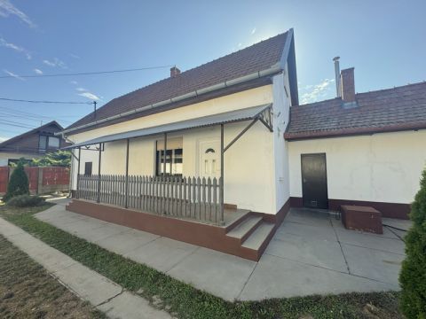 Eladó Ház 5650 Mezőberény Zöldövezetben, kulturált utcában.