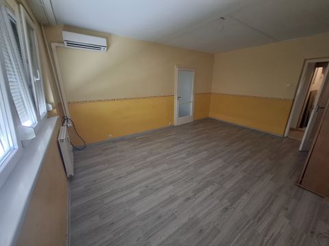 Eladó Lakás 6100 Kiskunfélegyháza , Jó állapotú, felújított 2 szobás lakás 
