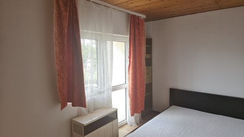 Kiadó Lakás 8000 Székesfehérvár Írók utcája környéken csendes helyen szuper albérlet!!!
