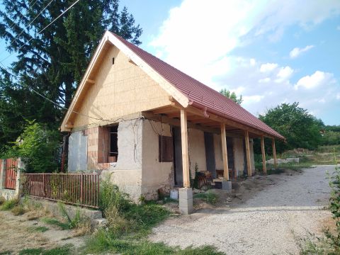 Eladó Ház 8097 Nadap , központi helyen