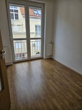 Kiadó Lakás 4024 Debrecen , PetőfI tér közelében