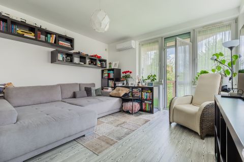 Eladó Lakás 2096 Üröm Csillaghegy szomszédságában nappali + 2 haló