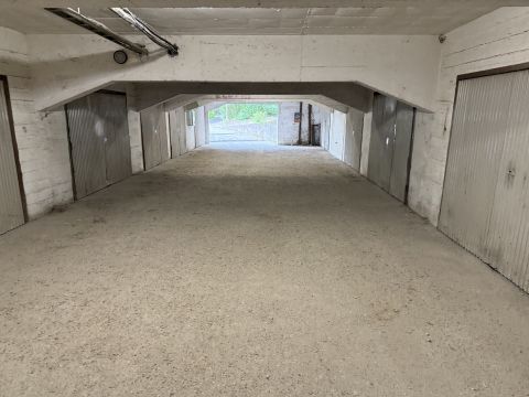 Eladó Parkoló 6000 Kecskemét Eladó garázs a Hunyadivárosban