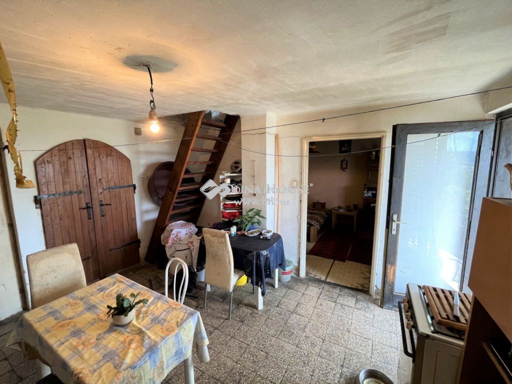 7634 Pécs — 1/12
