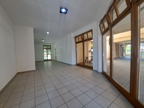 Eladó Üzlethelyiség 6500 Baja , Belváros