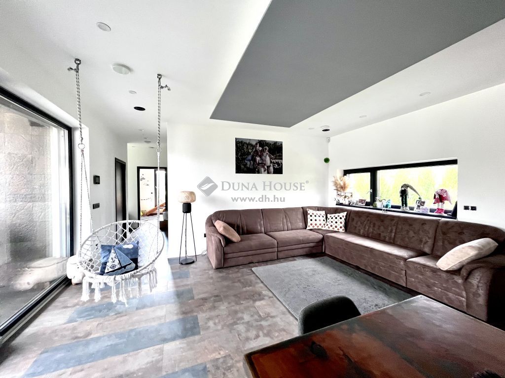 7691 Pécs — 1/27